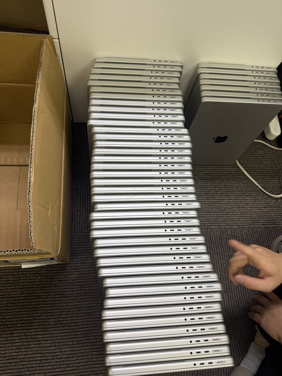 Val Gadgets tweet media