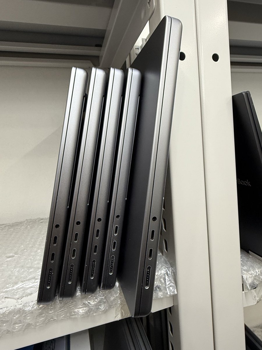 Val Gadgets tweet media