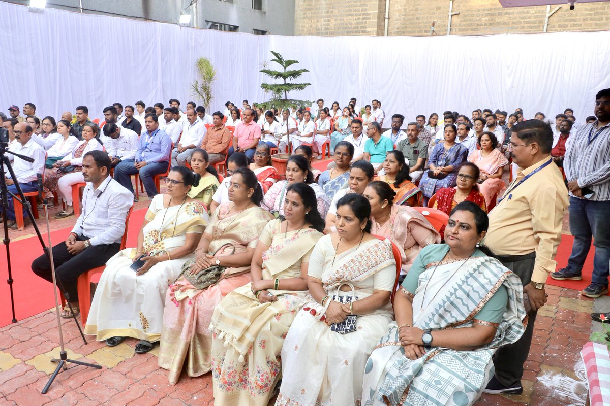 SudhirGadgil's tweet image. या अत्याधुनिक सुविधांमुळे सांगली-मिरजसह परिसरातील रुग्णांना आता अधिक वेगवान आणि उच्च दर्जाचे उपचार मिळण्यास मदत होणार आहे. सर्वसामान्यांच्या आरोग्यासाठी प्रशासन आणि शासन सातत्याने प्रयत्नशील आहे.

#HealthcareDevelopment #सांगली #मिरज #mlasudhirgadgil #आमदारसुधीरगाडगीळ