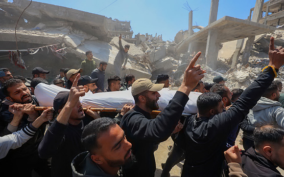 #Breaking: A 15-year-old boy was killed, and another was injured after Israeli forces opened their machine gun fire in Halawa area, Jabalia camp, northern Gaza Strip.
