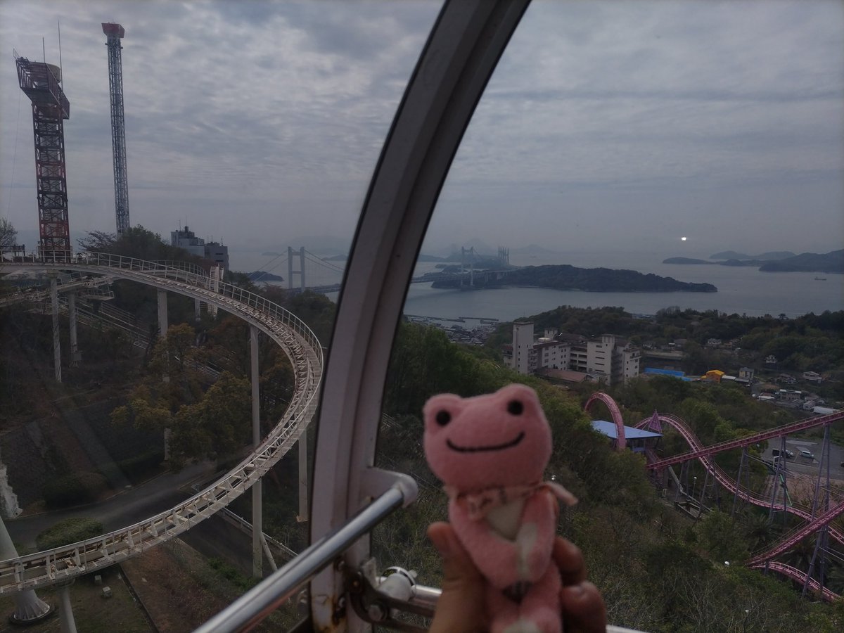 greenroadtopeac's tweet photo. 鷲羽山ハイランドに行ってきたぞ🐸
スカイサイクル最高やった🐸
観覧車にカゴ無しでシートに座って乗るヤツ、最高に怖かった
絶叫系は得意やのに、身ぃだけでじわじわ上がるから手ぇベタベタになったわ🐸 https://t.co/ykrGZv956s