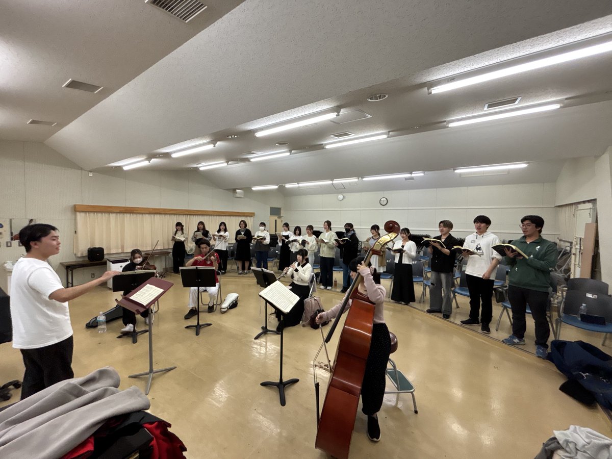 Gunma_Messiah's tweet photo. こんばんは🌛
本日はハレルヤ体験会1回目でした！
沢山の方に来ていただけてとても嬉しかったです🙌

次でハレルヤ体験会は最後です！
4月28日17:50〜荒牧キャンパス5号館2階F220にお集まりください🎶
合唱も楽器も大歓迎です😆

練習後にご飯会もあります！🍚😋
 #群大メサイア  #messiah https://t.co/noOkDGyVeL