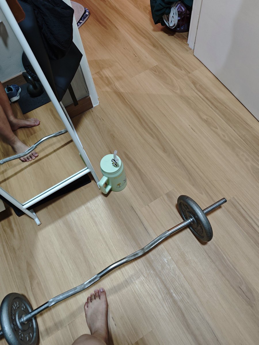 IzzyWafi's tweet photo. Lamanya tak main barbell... #Donesession https://t.co/pX7GWOLSE9