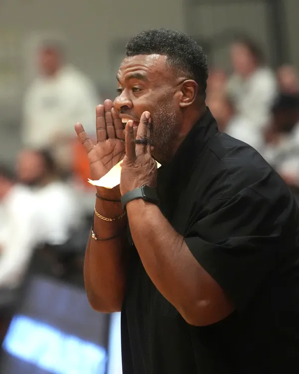 kyhighs's tweet photo. Just like they swept the Sweet 16 basketball state titles, GRC's Josh Cook and Robbie Graham have swept The Courier Journal's Kentucky Coach of the Year awards:
https://t.co/DncGaTNJwh https://t.co/dW7fdAu2LN