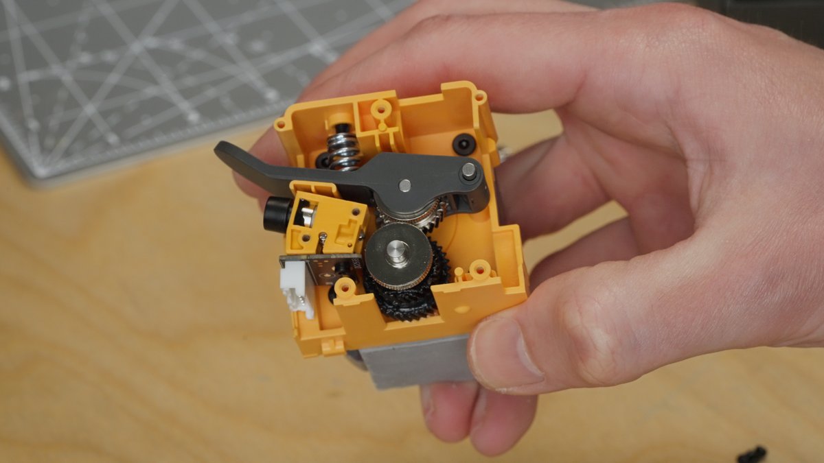 mpoxDE's tweet image. Ein Dual-Nozzle 3D-Drucker für 629€? Nicht nur der Preis ist beim neuen Bambu X2D eine Überraschung. Neben vielen H2D-Features wie der aktiven Bauraumheizung erhält auch ein Bowden-Extruder Einzug! Wie das alles zusammen passt, erfahrt ihr im neuen Video youtu.be/wRIic27t3lo