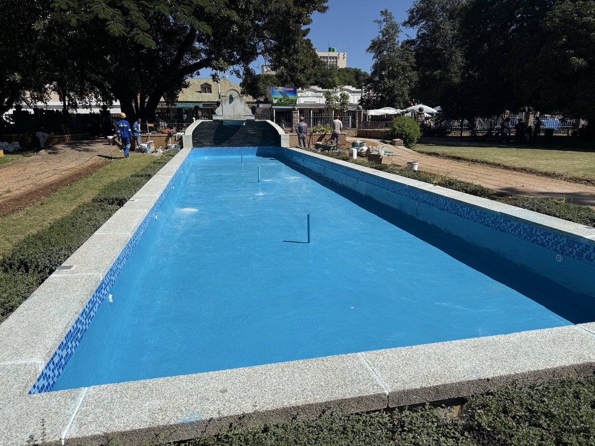 DavidColtart's tweet image. Superb progress continues on the rehabilitation of the fountain outside @CityofBulawayo City Hall.

Speaking to the contractors this morning I was told that the fountain will be filled by the end of the week and tested on Saturday.

I am grateful that it appears it will be ready