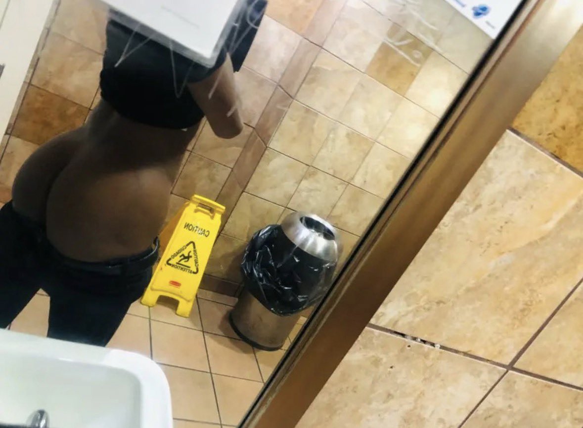 Theheademon's tweet photo. Thicker than an snicker 😘😘 https://t.co/ZOXxIUDtqm