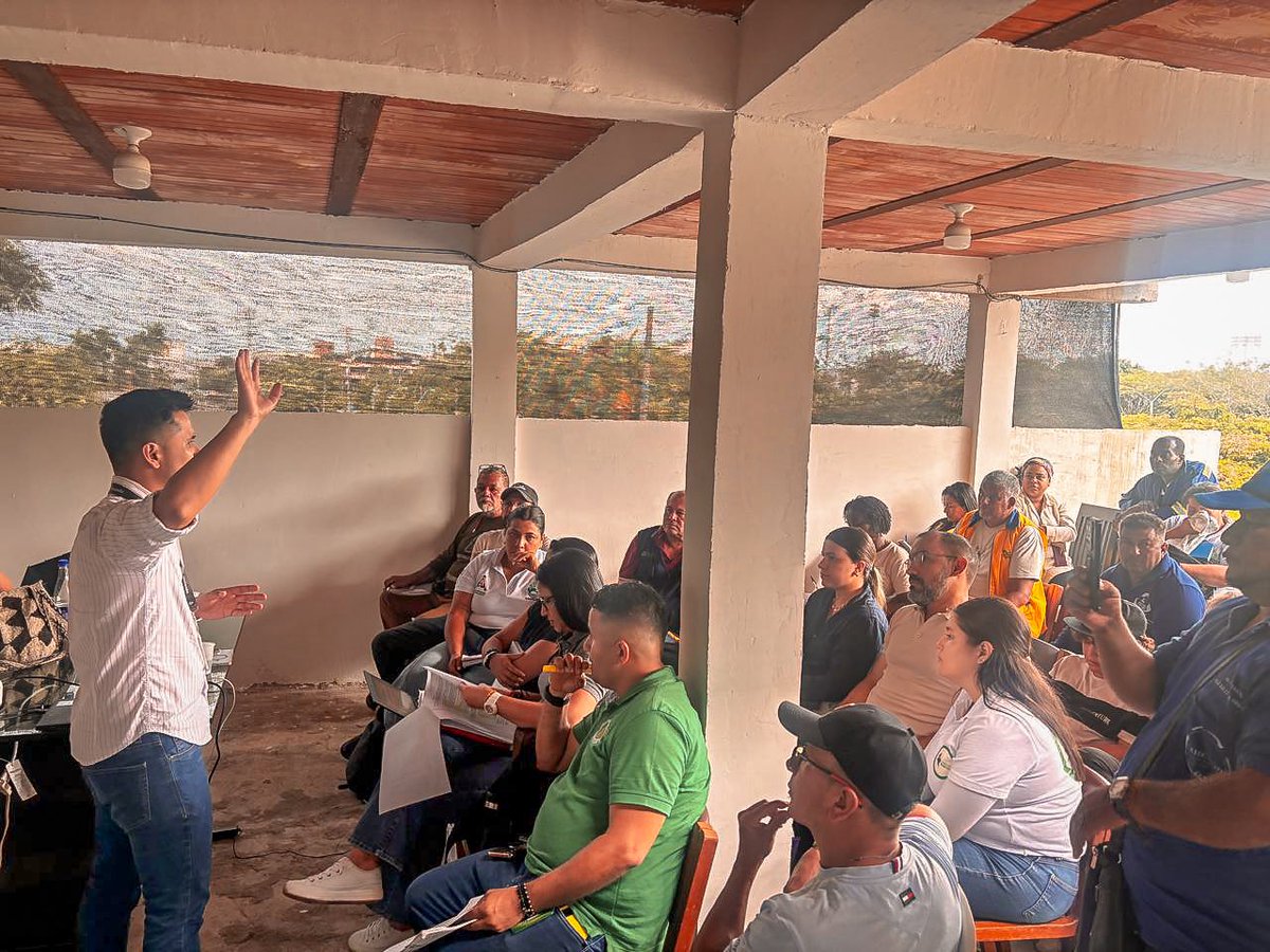 RuthQuevedoF's tweet image. 💧El equipo de #BasuraCero ♻️ del @Minvivienda estuvo en Cali escuchando las preocupaciones de los recicladores de oficio sobre el funcionamiento de la actividad de aprovechamiento y socializando el proyecto de resolución que reglamenta el Decreto 1381 de 2024.

El equipo