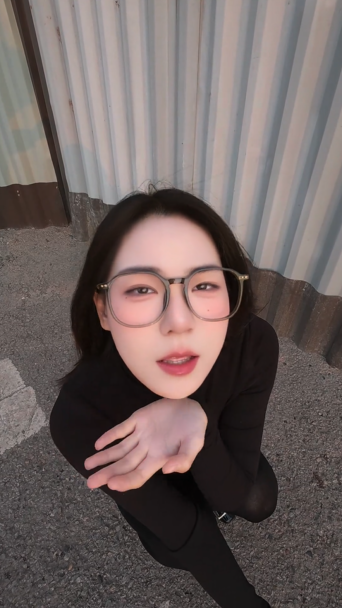 jenifer22918664's tweet image. 嘿
@grok

我也要 让左边图中的女孩子摆出右边图中的姿势