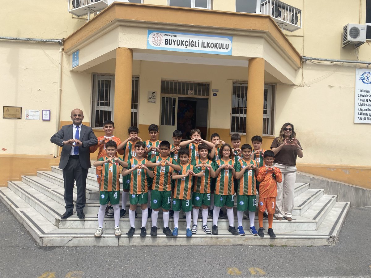 Okulumuzun ilk futbol takımını kurarak bu yıl düzenlenecek futbol turnuvasına katılım sağlıyoruz.Emeği geçen herkese teşekkür ederiz.