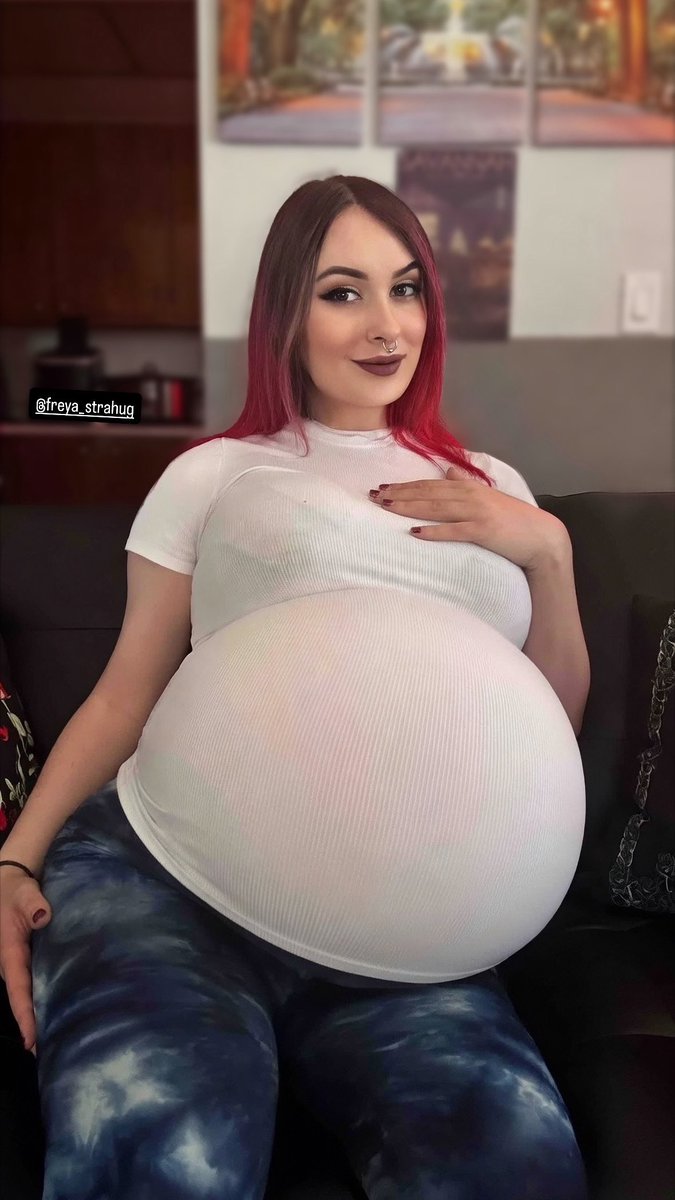strahug's tweet image. It feels so good to get bigger and bigger 🥵

#pregnant #pregnantbelly #pregnancy #preggo #bellyexpansion
