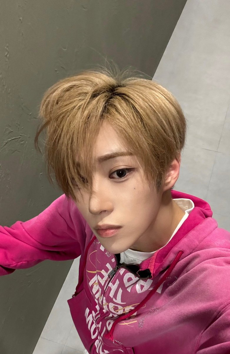 𝒍𝒂'𝒗 𝒏 𝒓𝒐𝒔𝒆 tweet media