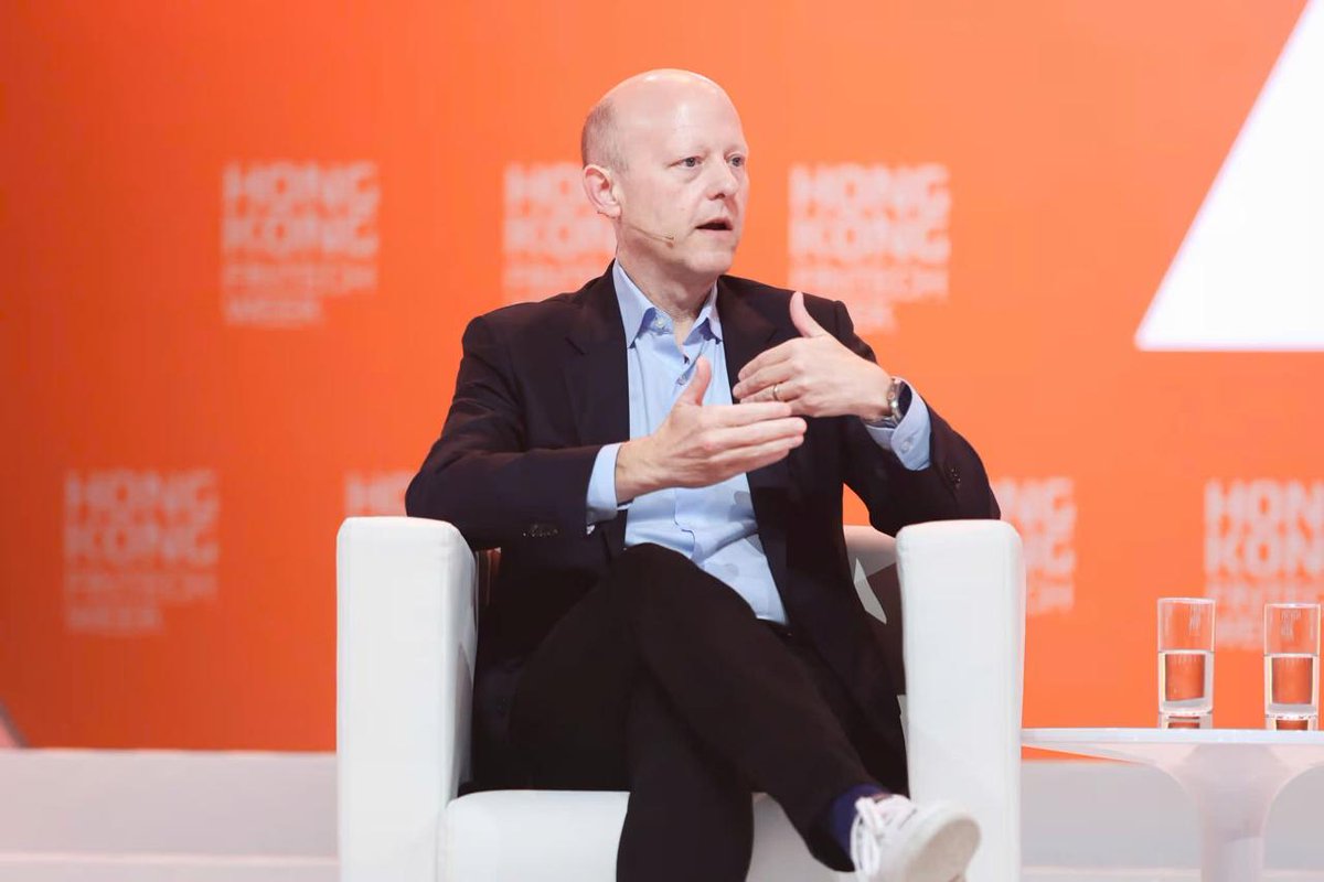 ThuanCapital's tweet image. Circle đang bị chỉ trích vì không đóng băng USDC trong các vụ hack.

Tuy nhiên, CEO của họ cho biết: Circle chỉ đóng băng tài sản khi có lệnh từ tòa án hoặc cơ quan pháp luật, chứ không tự ý can thiệp.

Lý do là vì họ xem USDC như một phần của hệ thống tài