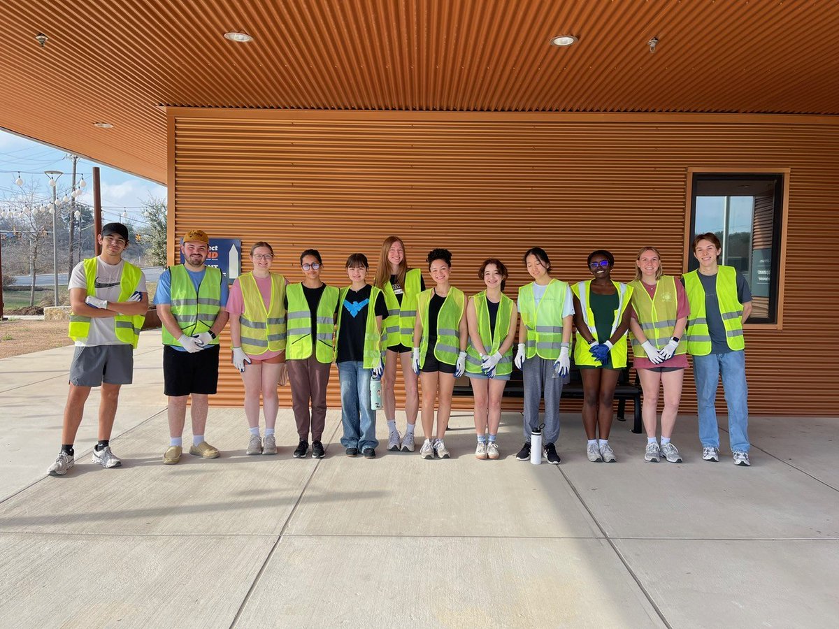 ProjectMENDSA's tweet photo. 🌿💪 Thank you very much, @Trinity_U students! 💪🌿
You showed up, shoveled hard, and made our Project MEND campus look "mulch" better. We’re so grateful for your time, energy, and heart for service! 💙 https://t.co/hf0mCL2CMp