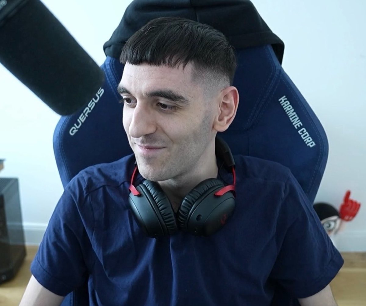 Laure Valée tweet media