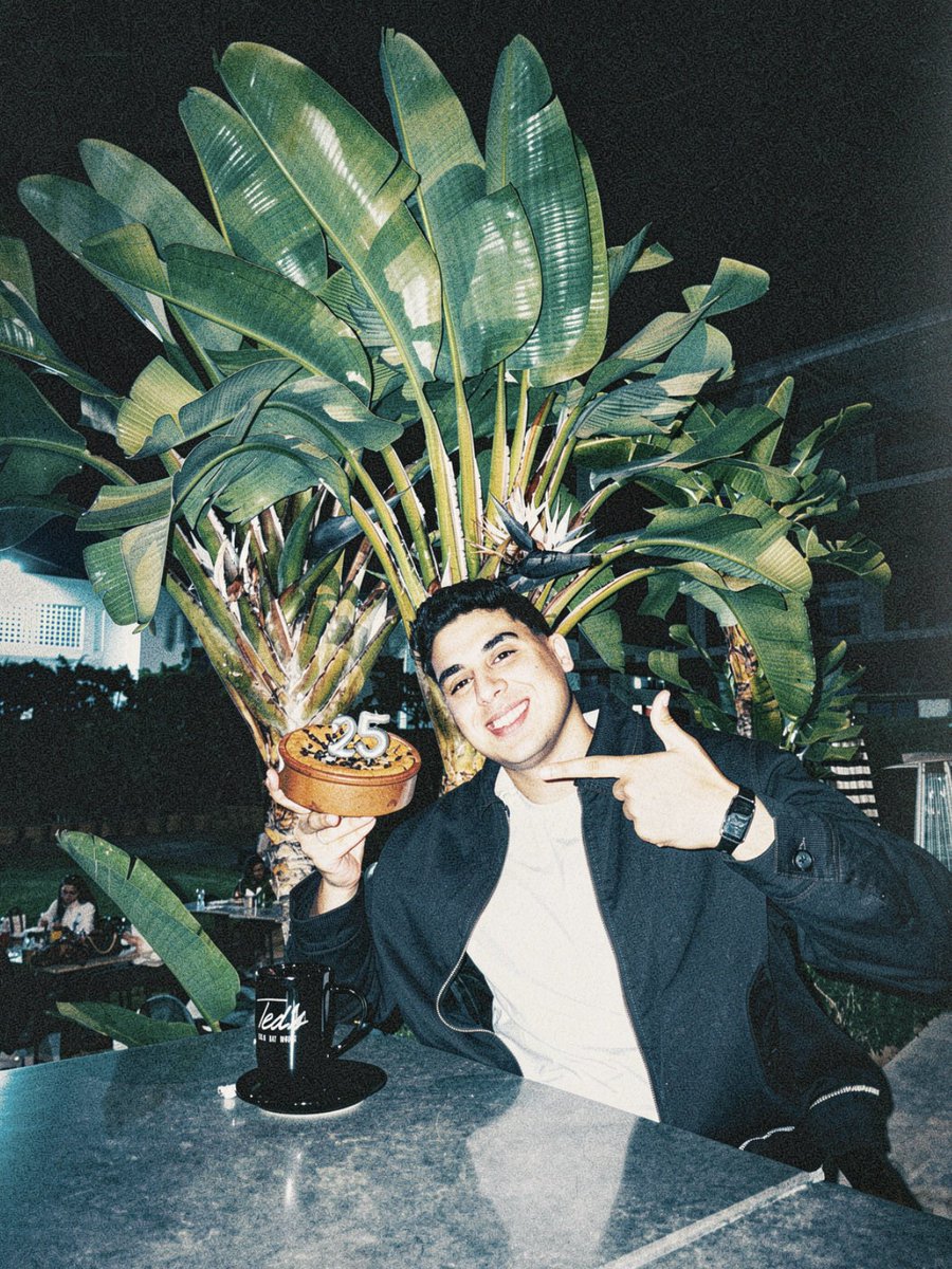 uodiz's tweet photo. 🎂BIRTHDAY BOY 🎂 https://t.co/8O2WIvSJUx