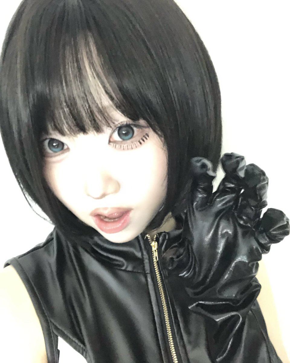 larajinnie_'s tweet photo. 흑발 단발이 하고시프네요... https://t.co/Lxkf3psQ0X