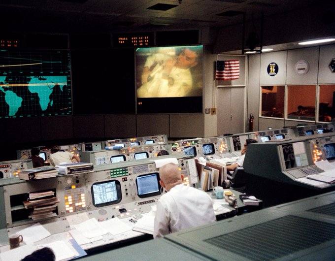 LibertyRoseUSA2's tweet image. Rows of consoles, glowing screens, and the kind of room where history was monitored in real time  how could any space enthusiast not be fascinated by a scene like this? #MissionControl #SpaceHistory #NASA #ApolloEra #Engineering