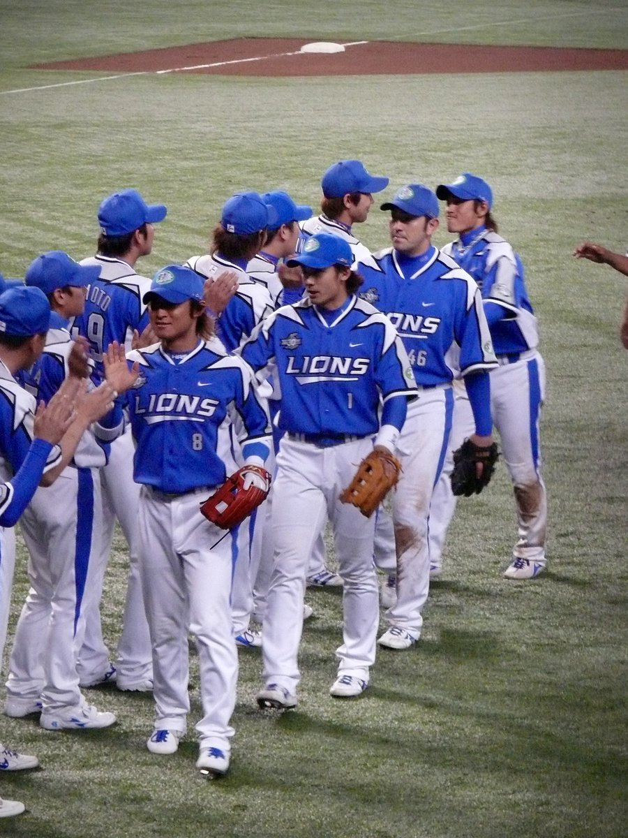 栗山さんもカッコいいと言っていた、2008年ライオンズの交流戦限定ユニ！
当時のコンデジ画質なので脳内画像補正しながらお楽しみください。
ツリーで続けます↓