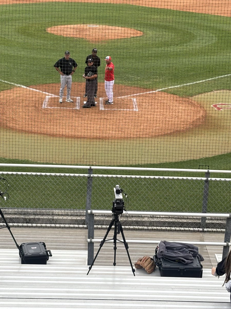BrooksideHoops's tweet photo. Had a great behind the scenes look from the booth at Teacher Appreciation Night last week at the @Baseball_CBHS game. @Ronnie_H20 is a pro! https://t.co/kCxjSszmlX