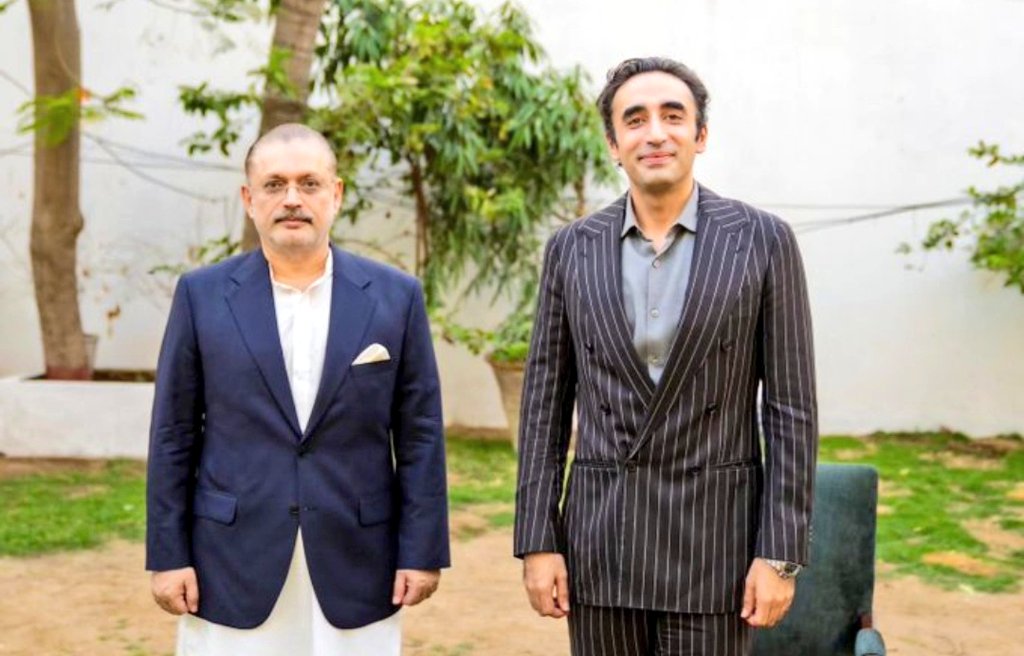 SajjadDetho3's tweet photo. Karachi: Bilawal Bhutto Zardari met Sharjeel Inam Memon at Bilawal House and was briefed on the successful Pink Scooty distribution in Karachi. He directed that the initiative be expanded across Sindh in phases for women. @sharjeelinam @BBhuttoZardari 🇱🇾 https://t.co/TjZ3xsvqZc