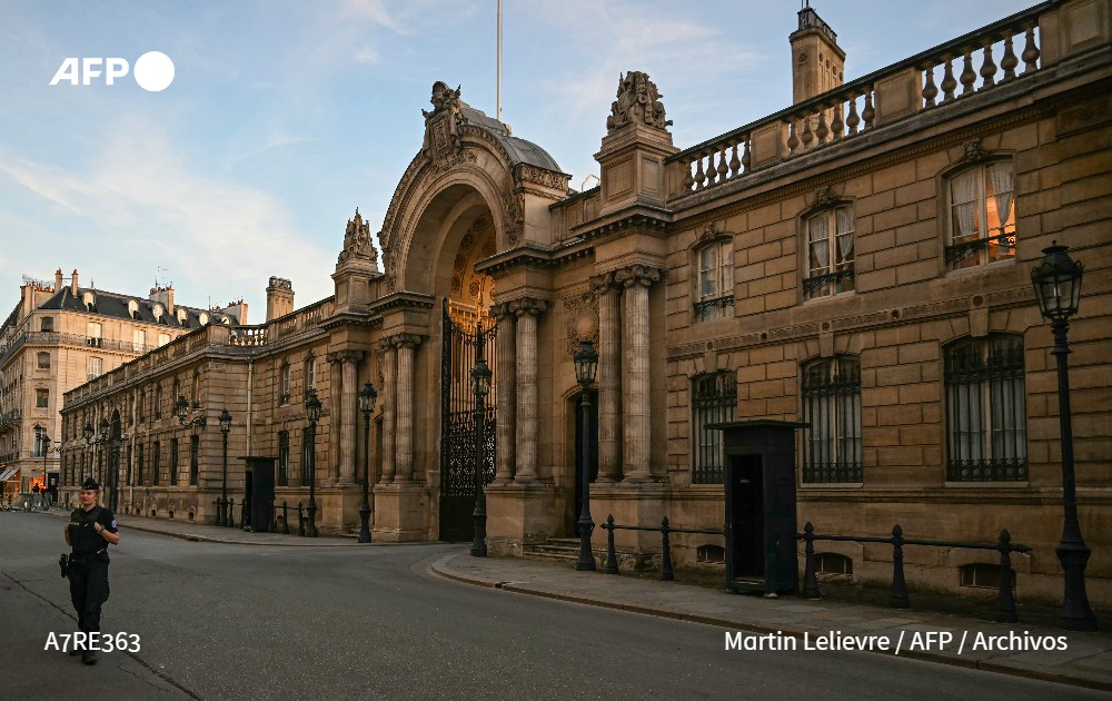 AFPespanol's tweet image. Investigadores financieros allanan el Palacio del Elíseo, sede de la presidencia francesa, en el marco de una investigación sobre la organización desde hace más de dos décadas de los homenajes a grandes personalidades en el Panteón, indica una fuente conocedora del caso #AFP