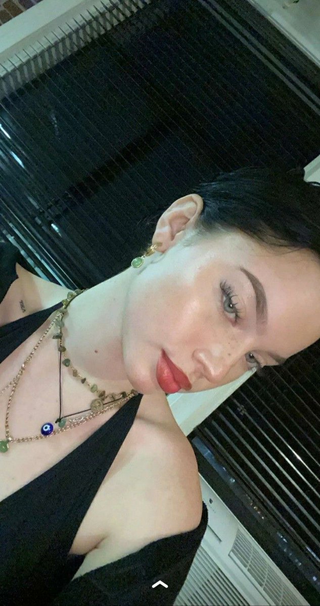 𝑵𝒊𝒌𝒐𝒗𝒂 𝑺𝒂𝒓𝒂𝒉 𝑩𝒂𝒏𝒌𝒔 tweet media