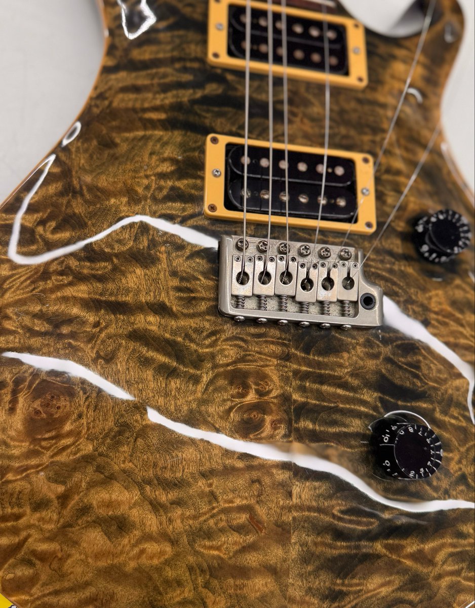 PRS 20th  カスタム24 ハカランダ指板 どことは言えないですけど、50万ちょいで91年製のPRS Custom24が売って