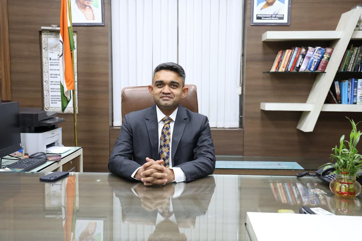 जिले के नवागत कलेक्टर श्री प्रियंक मिश्रा ने किया पदभार ग्रहण

भोपाल जिले के नवागत कलेक्टर श्री प्रियंक मिश्रा ने आज अपराह्न में कलेक्टर कार्यालय पहुंचकर पदभार ग्रहण किया।

<a href="/CMMadhyaPradesh/">Chief Minister, MP</a> 
<a href="/JansamparkMP/">Jansampark MP</a> 
<a href="/GADdeptmp/">GAD, MP</a> 
#Bhopal #भोपाल