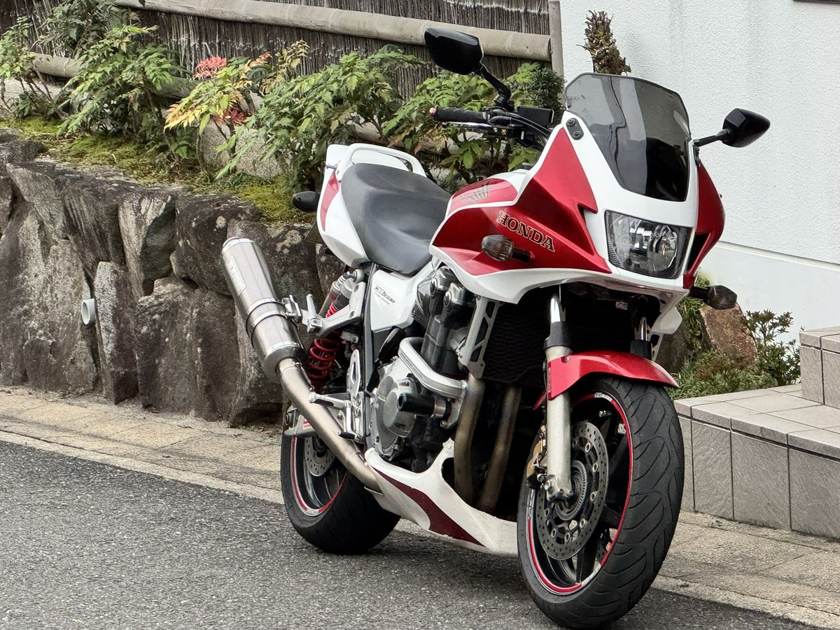 ryuok67's tweet photo. 今年初乗りしてました^_^
茅葺の里はもう桜は寂しかった🌸
天気はよかったから100Kmそこそこだったけど気持ちよかった🏍️💨 https://t.co/fPDLHPKsNE