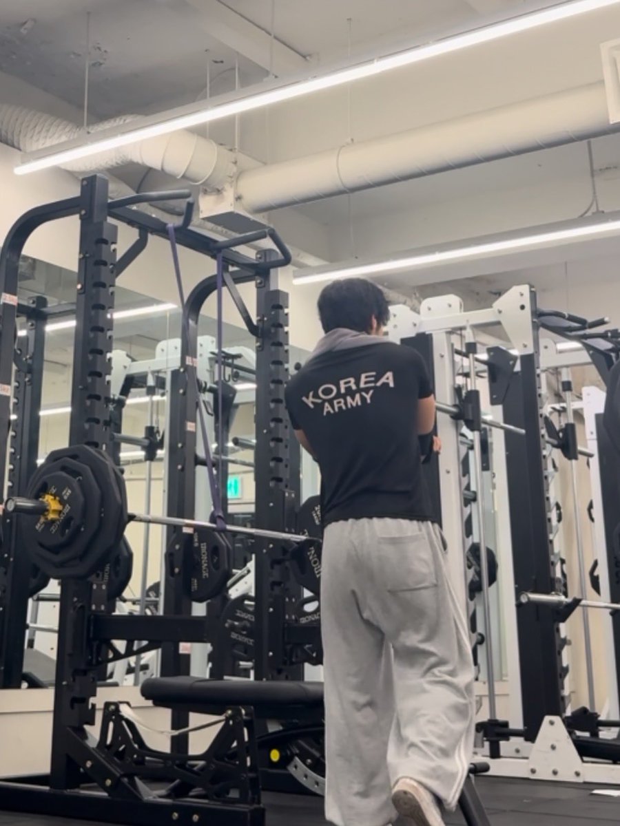 bbukingx's tweet photo. 이야 뽀로로다 https://t.co/zEKHLaHLha