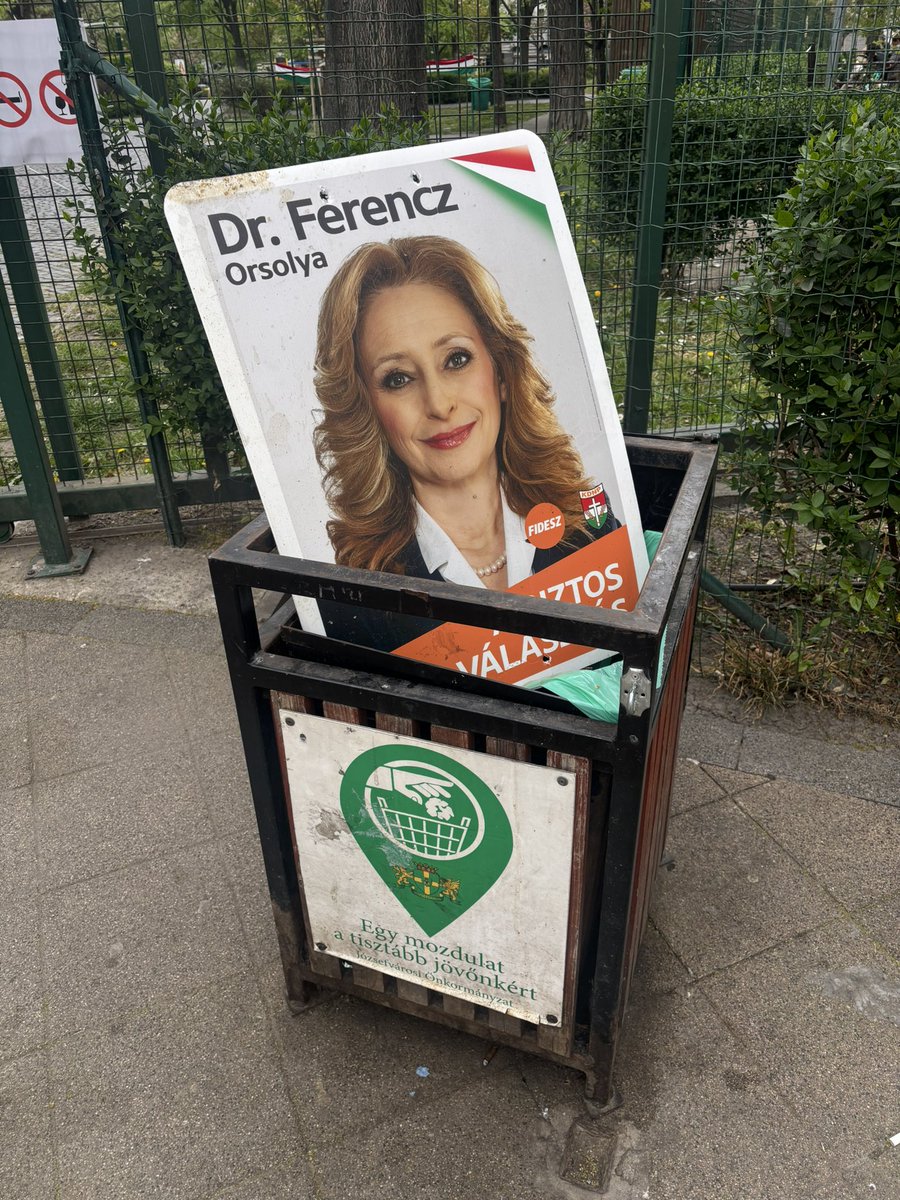 Des™ tweet media