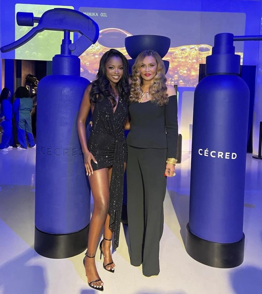 mavsluv's tweet image. yall are so obsessed with trying to humble her😭this is literally her with tina and beyoncé’s hair stylist. he follows her too..why would she lie?