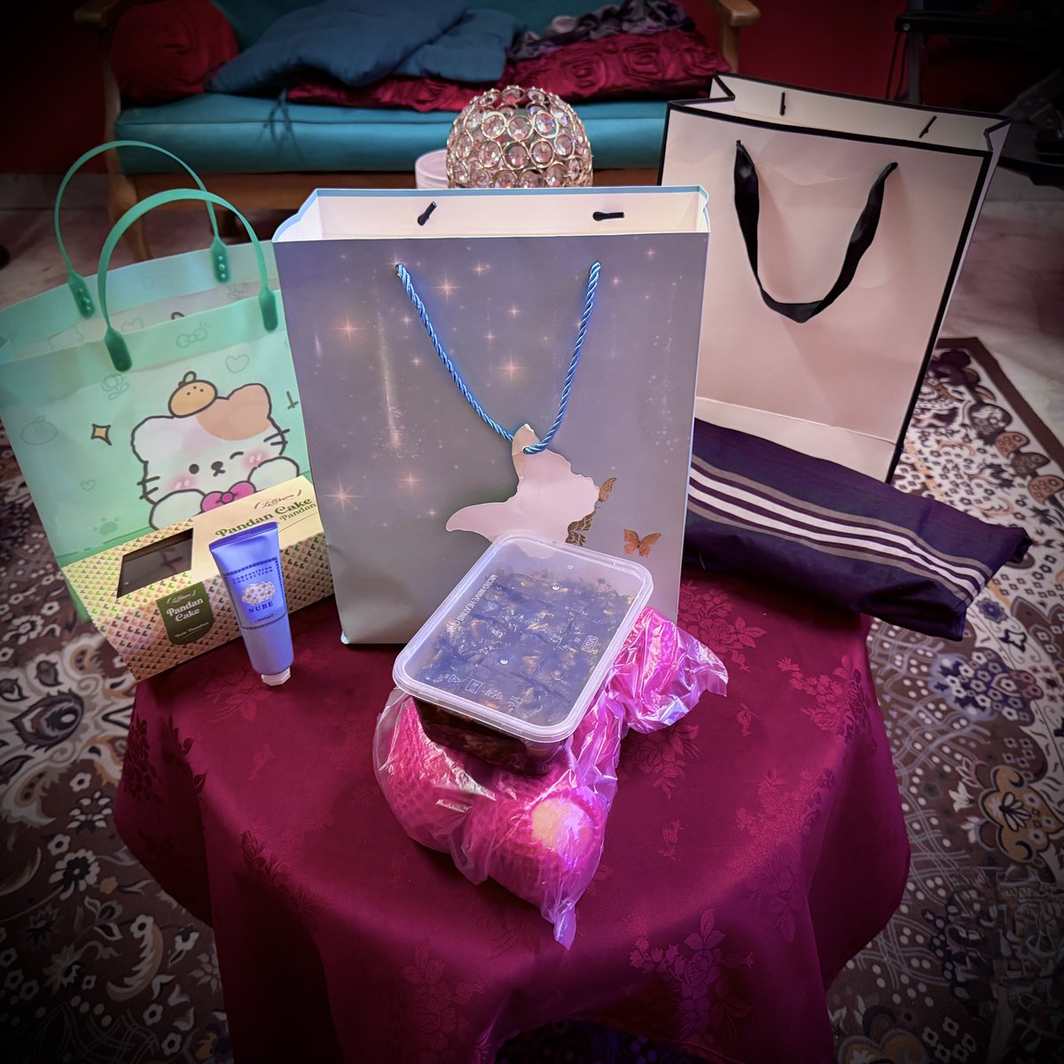 syed_faisal13's tweet image. Alhamdulillah thanks beautiful hearted sisters for  today ! 🌹  &amp;amp; thanks for the gift 🎁 
#eidmubarak #raya