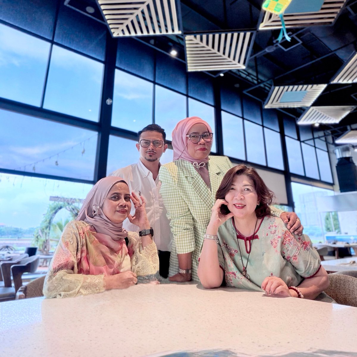 syed_faisal13's tweet image. Alhamdulillah thanks beautiful hearted sisters for  today ! 🌹  &amp;amp; thanks for the gift 🎁 
#eidmubarak #raya