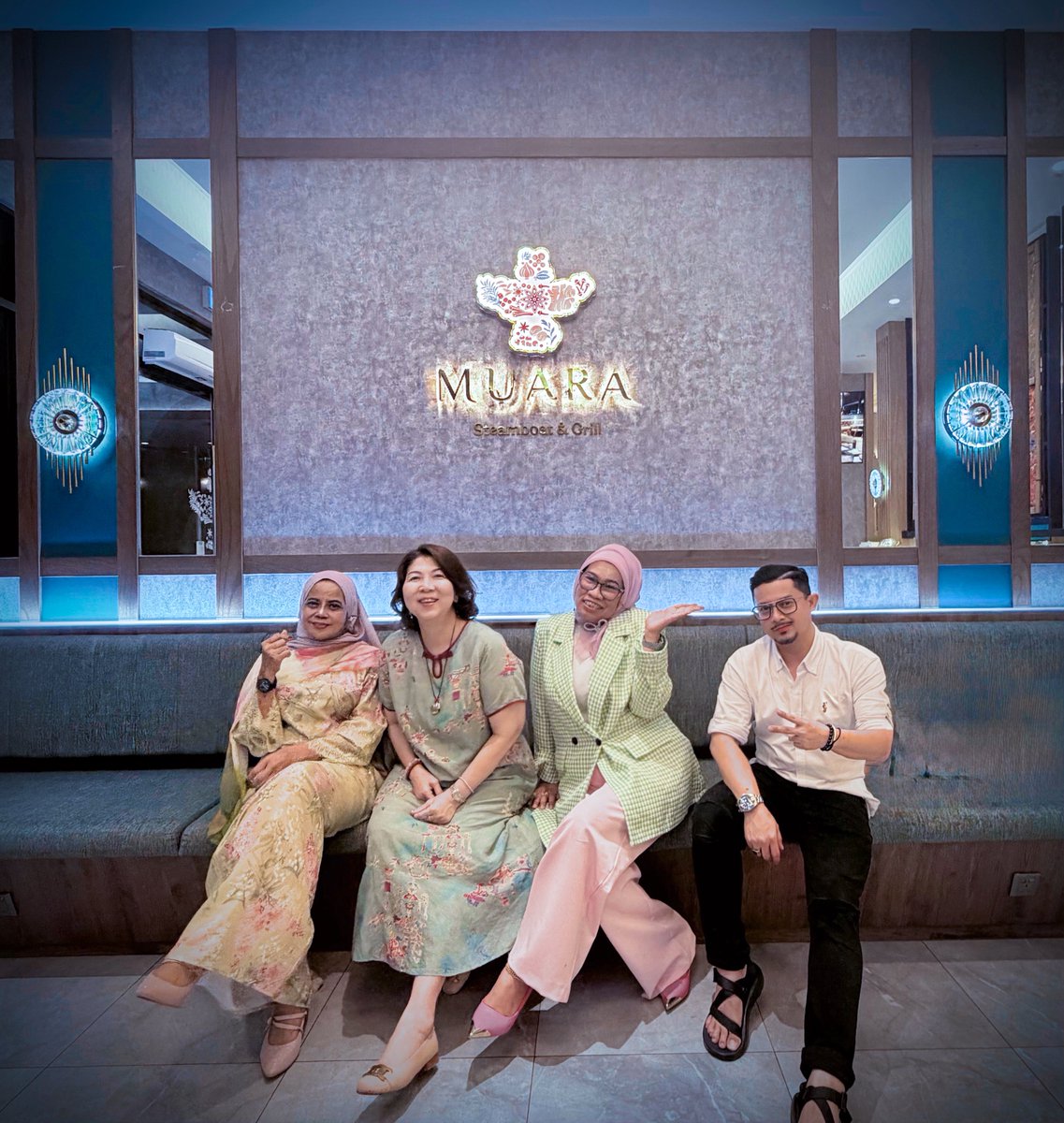 syed_faisal13's tweet image. Alhamdulillah thanks beautiful hearted sisters for  today ! 🌹  &amp;amp; thanks for the gift 🎁 
#eidmubarak #raya