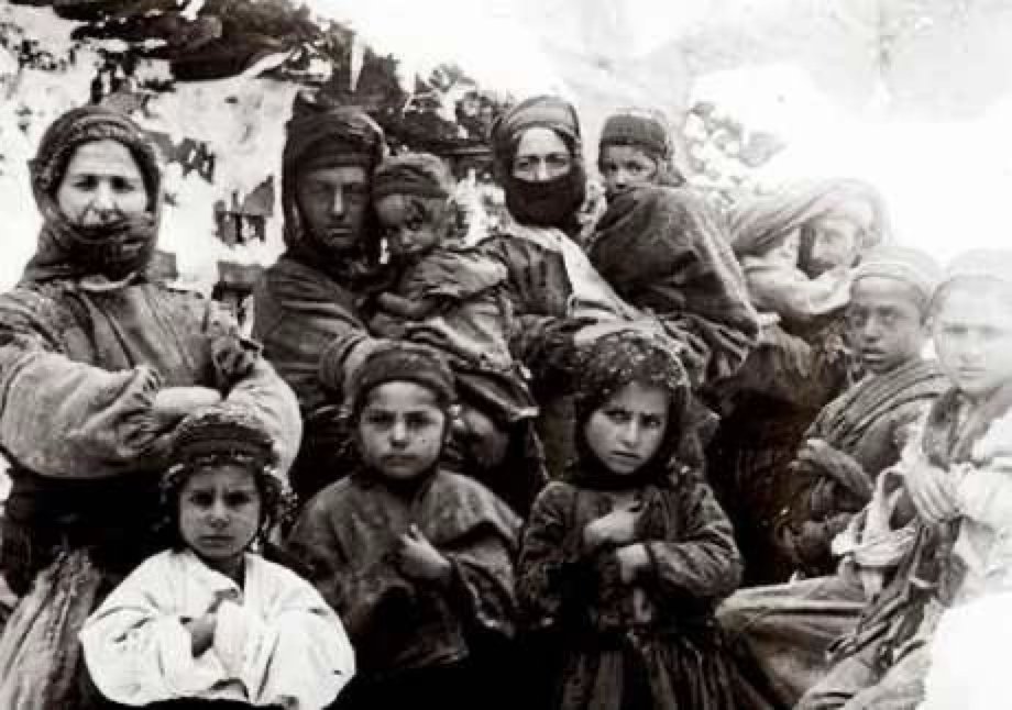 ANPIRomaPosti's tweet image. La rivolta scoppiata a #Van in #Turchia il #19aprile 1915 contro l'esercito dell'Impero Ottomano, fu uno dei pochi casi in cui gli armeni presero direttamente le armi durante il genocidio del 1915. La Resistenza si protrasse sino al #4Maggio 1915.