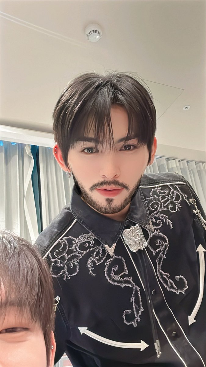 ALL(H)OURS tweet media