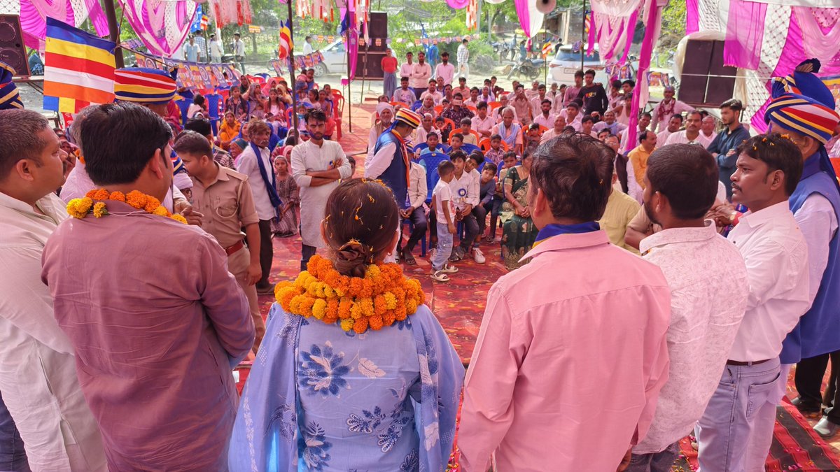गरिंदखेड़ा में राष्ट्र निर्माता, बाबा साहेब डॉ भीमराव अम्बेडकर जी की 135वीं जन्म जयंती पर कार्यक्रम में सम्मिलित होकर प्रतिमा पर पुष्पार्चन व दीप प्रज्ज्वलित कर उपस्थित लोगो को बाबा साहेब के व्यक्तित्व एवं कृतित्व पर विस्तार से प्रकाश डाला ।

#AmbedkarJayanti #संडीला_विधानसभा