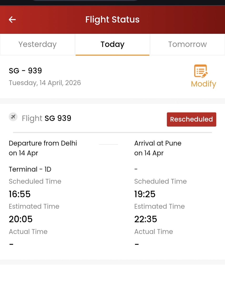 Real_RohitSingh's tweet image. Flight SG939 by SpiceJet has been a terrible experience today. Passengers have been stuck at Delhi airport for over 3hours with no clear updates or assistance from staff. @flyspicejet plz take accountability and improve passenger communication. #SpiceJet #FlightDelay #PoorService