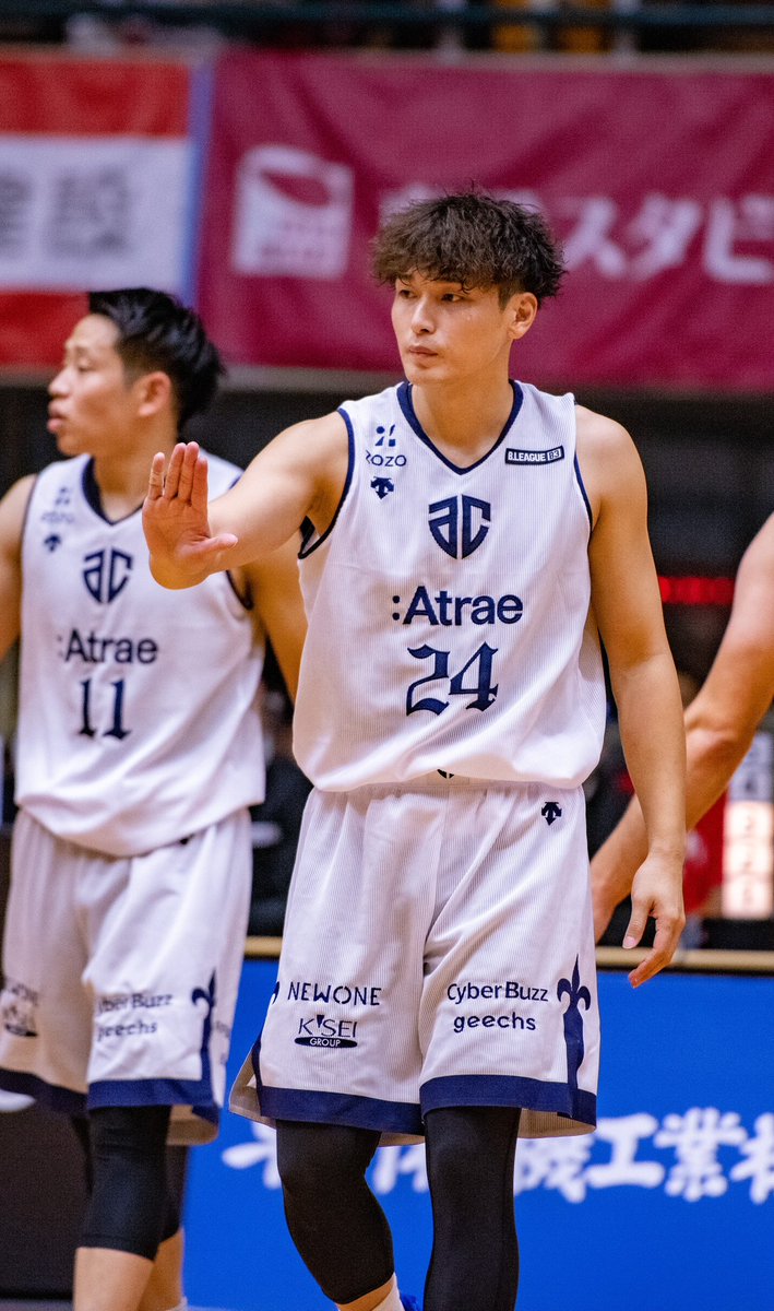 kasukasu242's tweet photo. もうねぇ。岐阜の初戦の思い出といったらこれ。
11番のユニの多さ！！！
この日の昼間にオーセンが届いたので遠征民はオーセン間に合わなかったってのもあるけど、11番のファンばっかりで「え！？だれ！？！？」ってなった記憶、、いまとなっては…🥹✨✨✨ https://t.co/JxlvzqjqYf