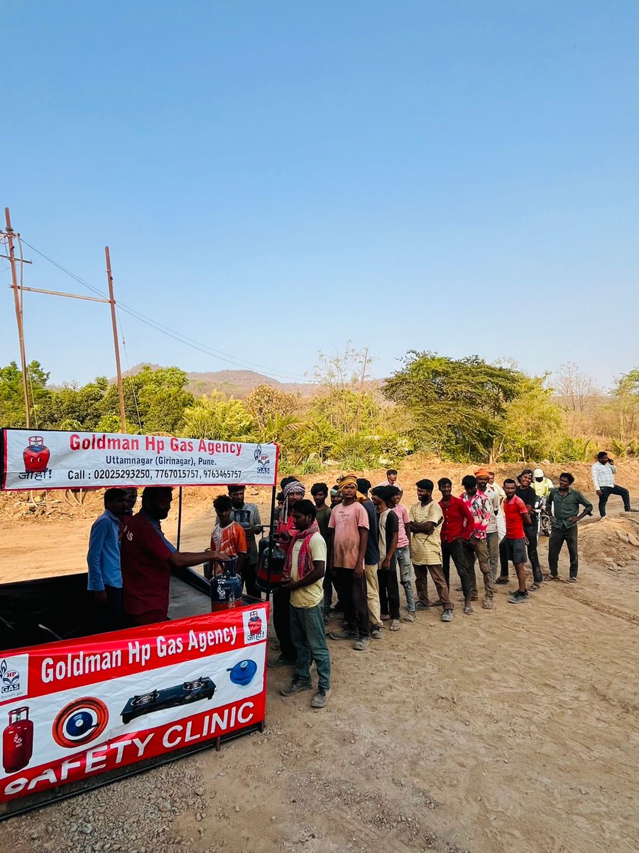 ganeshkarwar's tweet photo. Goldman HP Gas #Pune conducted camp for labour of #Pune Ring Road at Katwadi. #HPGas appeals all migrant workers to remain calm. Visit the nearest HP Gas Distributor with valid ID proof and take your #5Kg Appu cylinder home. #StayCalm #NoNeedToPanic #HPGasAppu #NoDocumentation https://t.co/Jn2yAXUT05