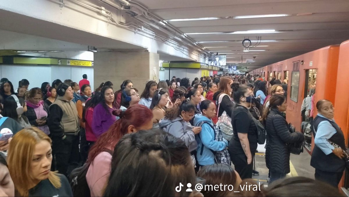 MetroViralMx's tweet photo. #ULTIMAHORA 

Retraso en Línea A, 3 y 7 del Metro Ciudad de México 🇲🇽 @MetroCDMX ❌

Usuarios reportan desalojo de Trenes por Problemas de Mantenimiento, lo cual está provocando retrasos en las Líneas‼️

¿Siguen en paro los Trabajadores del #MetroCDMX ⁉️🚨

¿No que todo iba a mejorar⁉️😢