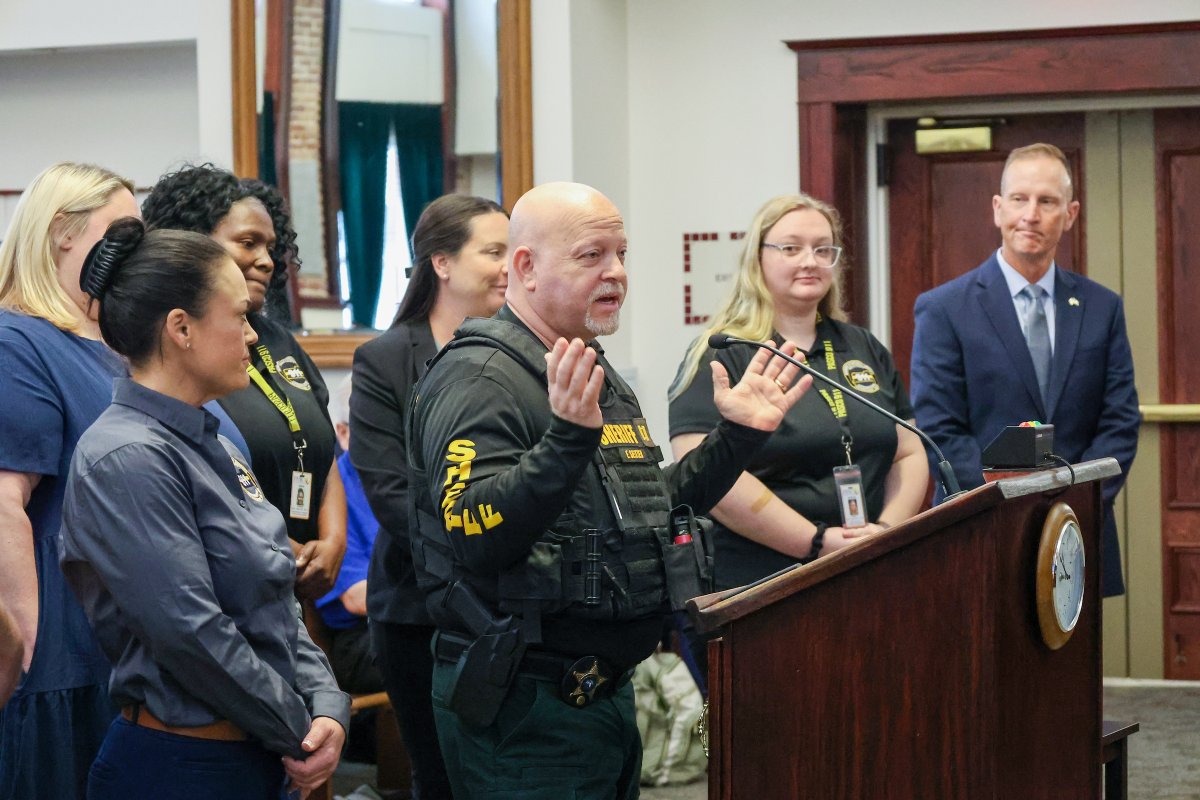 PascoCountyPIO's tweet photo. ππ¨ This week, we honor the voices behind the headsets.
Pasco County celebrates the telecommunicators who work day and night to keep our community safe. Their calm under pressure, quick thinking and unwavering dedication make all the difference. Thank you for being the first, first responders. π
#PascoCounty #PublicSafetyHeroes