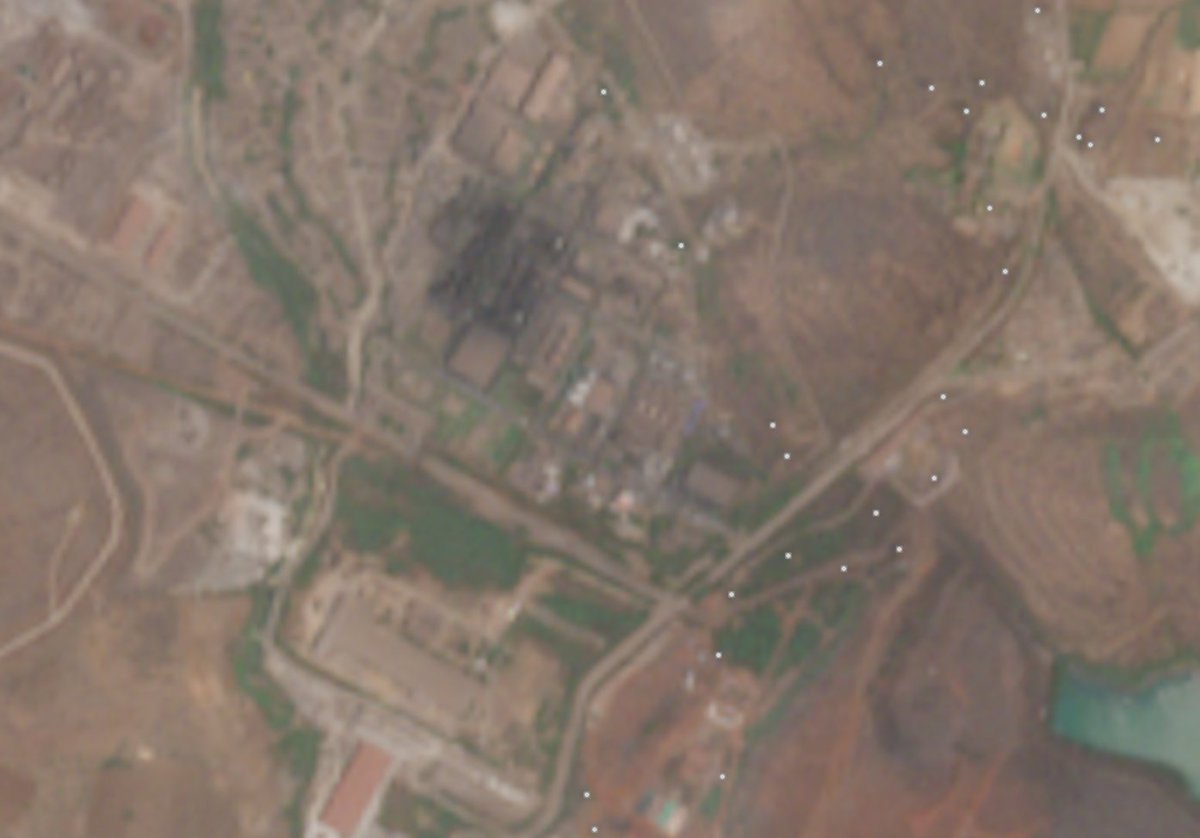 theanonlurker's tweet photo. In India, Epsilon carbon is targeting 100k tons/yr anode and cathode capacity each by 2030. Epsilon Ashoka's Odisha plant for cathode is in NGT hell. Anode plant will be in Bellary, Karnataka. Mass construction is happening on site, but likely for their carbon plant expansion https://t.co/aSFb9p58nI