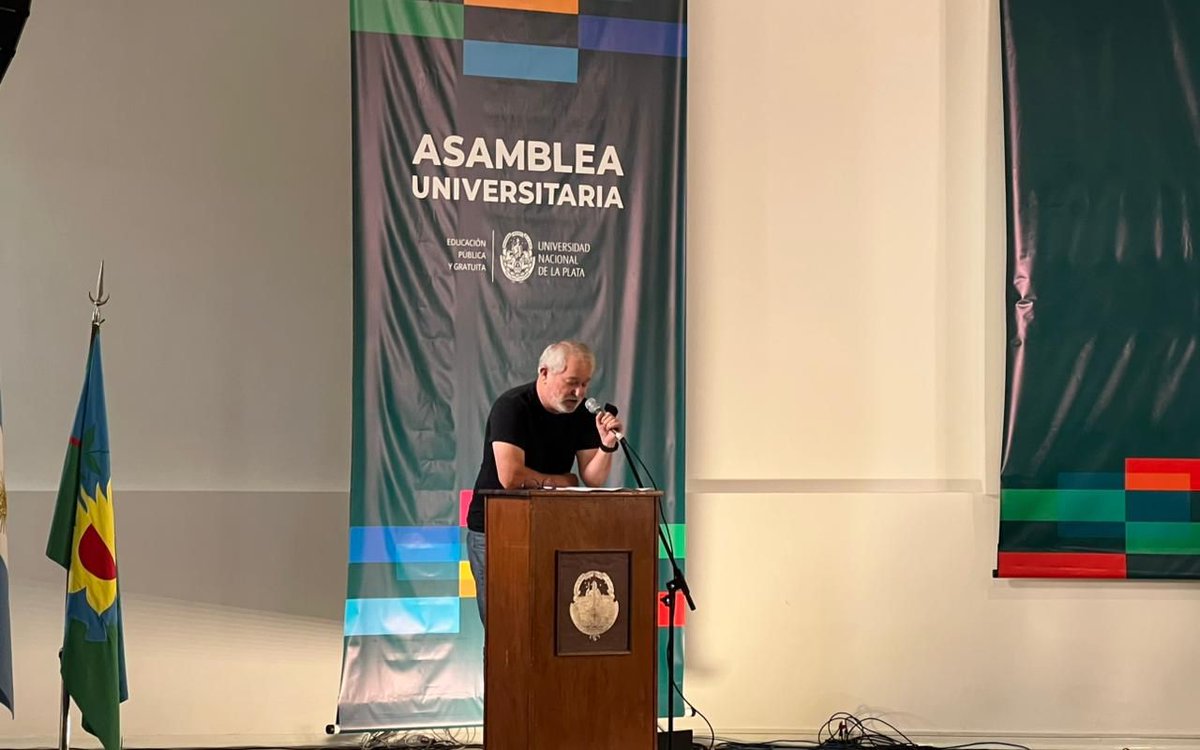 LiceoUNLP's tweet photo. 🤝Asamblea Universitaria: Tauber fue electo Presidente de la @unlp 

🗳️Con 270 votos favorables, su postulación alcanzó la unanimidad. Estuvo presente el profesor Raúl Finkel, representante docente por el #LiceoVM.

https://t.co/0cSXGeAzE0 https://t.co/hQd9APq9OW