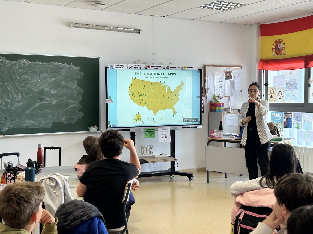 CEIPLVaguadas's tweet photo. Building environmental awareness ♻️🌍🌳with our language assistant; national parks are incredible! #CEIPLVaguadas #languageassistant #nationalpark https://t.co/CQJIVOJf3S