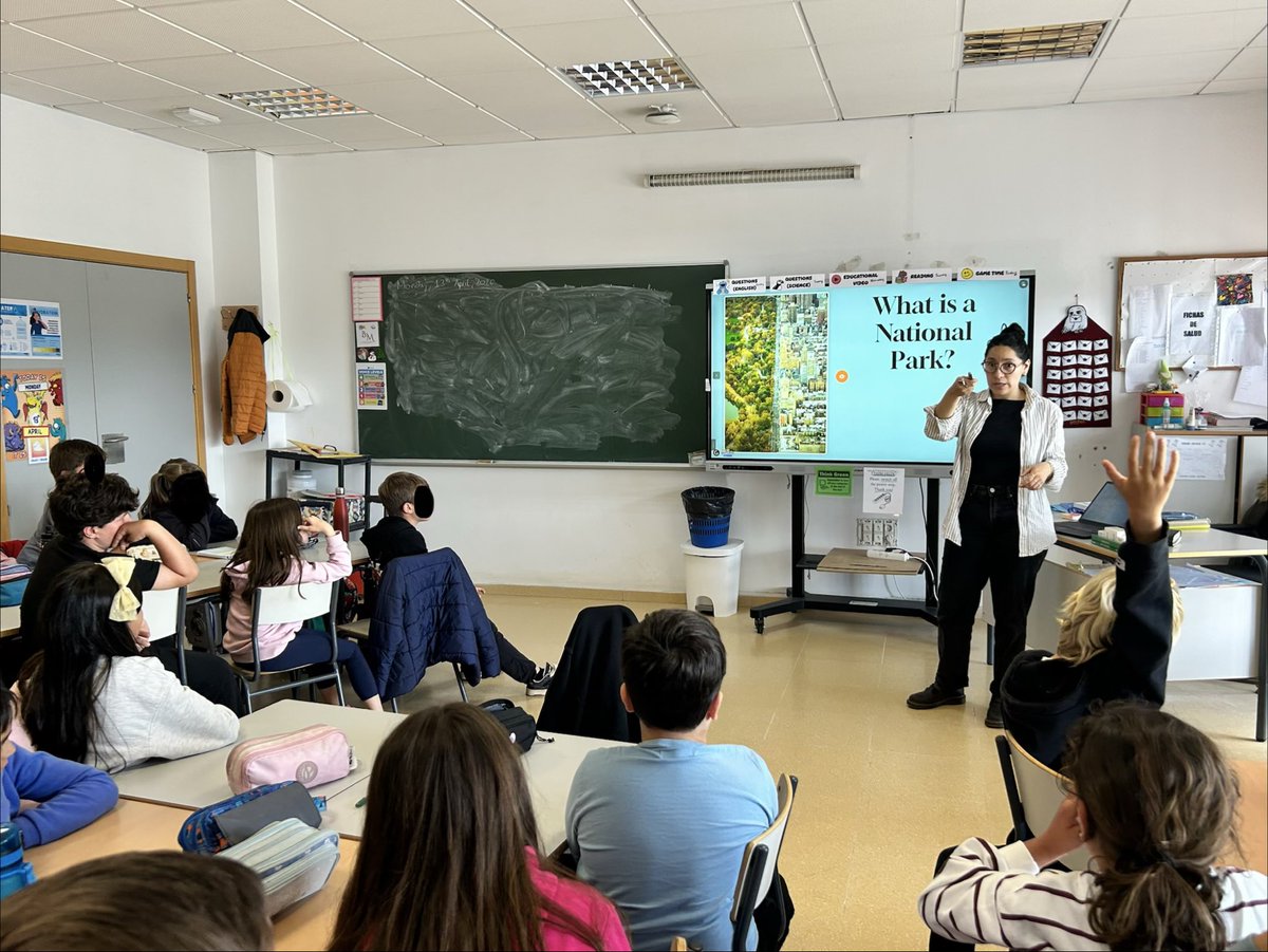 CEIPLVaguadas's tweet photo. Building environmental awareness ♻️🌍🌳with our language assistant; national parks are incredible! #CEIPLVaguadas #languageassistant #nationalpark https://t.co/CQJIVOJf3S