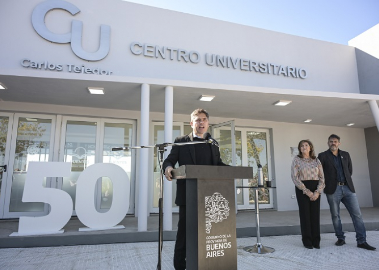 AgenciaComBA's tweet photo. 🔖En Carlos Tejedor Axel Kicillof inauguró el centro universitario Nº50 del Programa Puentes

https://t.co/evpXC5GZKg

#ComBA @sbatakis #JavierRodríguez, @CrisAlvarezRod @JavoRodriguezL @barriosromi @OpisuPba #AxelKicillof @mceliagianini #ProgramaPuentes @Kicillofok @BAProvincia https://t.co/PMVknScqTK