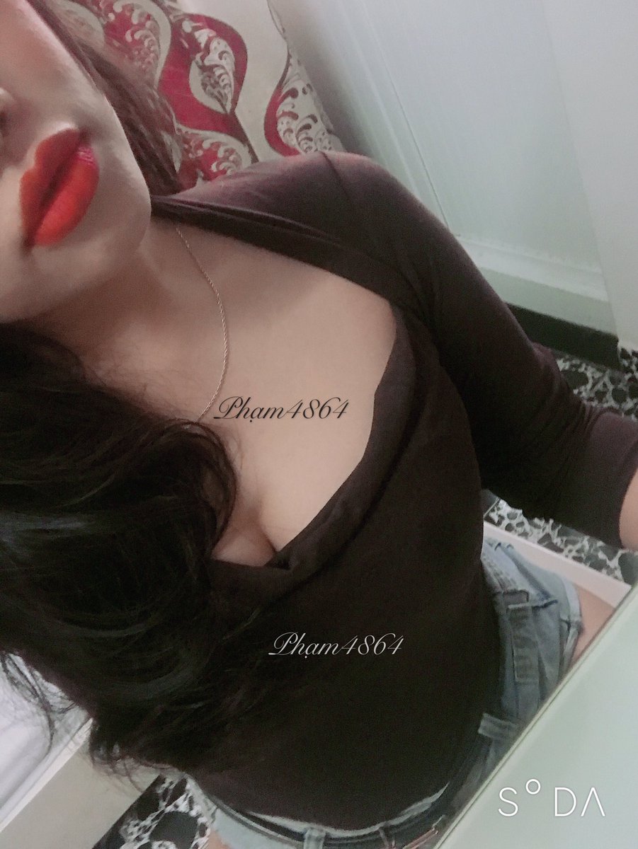 hyy0233's tweet photo. Làm em trai của chị không chị cho dụ..chấm đi chị nhắn Vú to điện nước đầy đủ 😛 https://t.co/5wZV9bdTvo